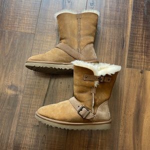UGG W Classic Short Dylan boots Size 8